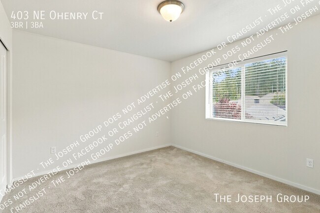 Building Photo - 403 NE Ohenry Ct