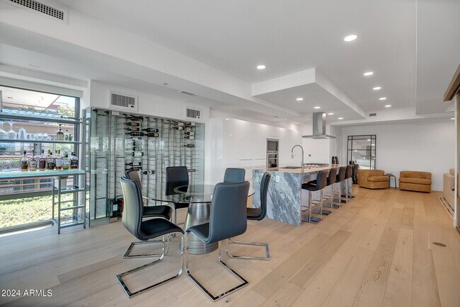 Building Photo - 7117 E Rancho Vista Dr