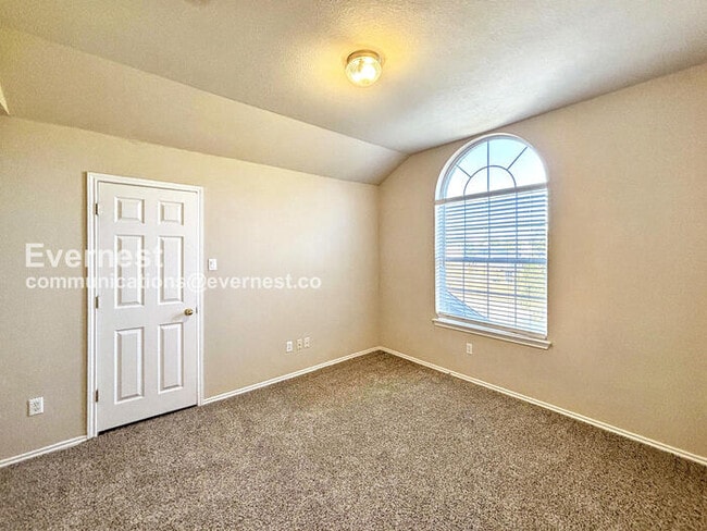 Building Photo - 3505 Fitzroy Ave