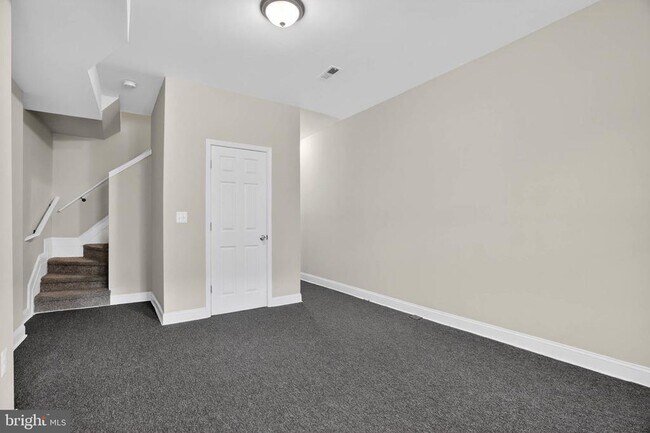 Building Photo - 2942 Arunah Ave