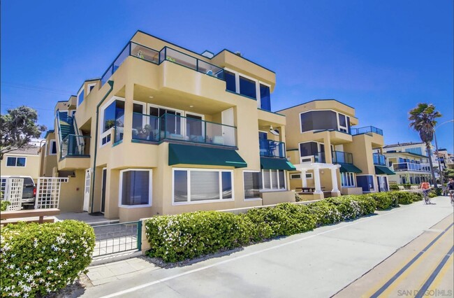 Building Photo - 3653 Ocean Front Walk