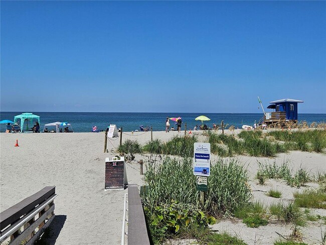 Building Photo - 744 Cadiz Rd