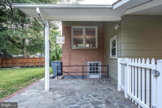 Building Photo - 2413 Childs Ln