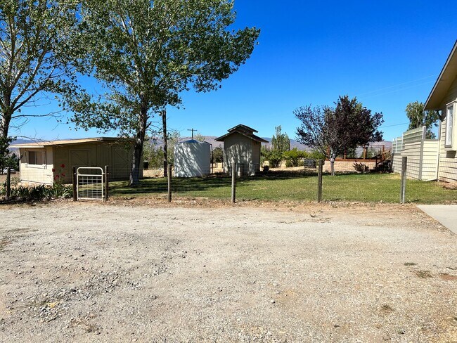 Building Photo - BEAUTIFUL Mountain Home