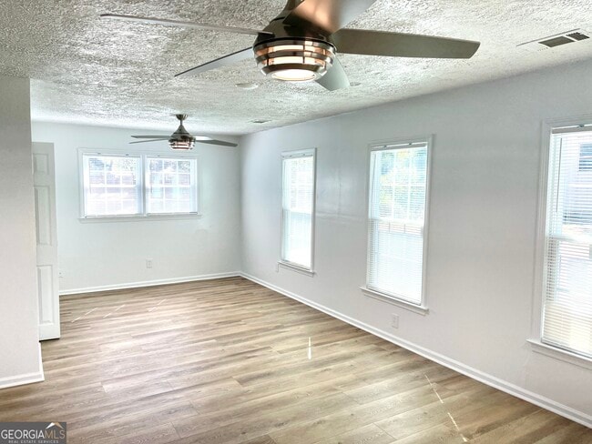 Building Photo - 165 Fieldstone Dr