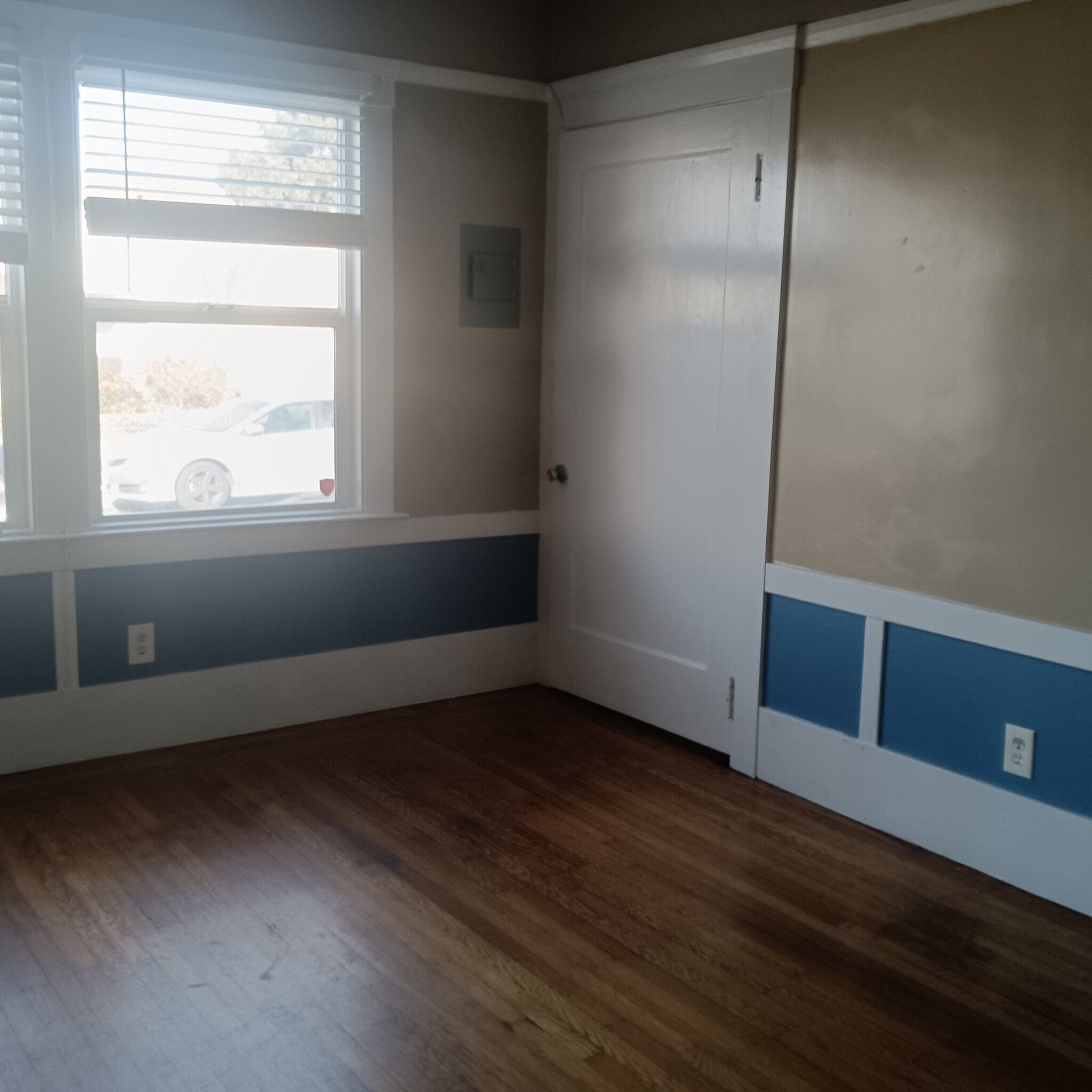Adjoining room - 2318 Brooks Ave