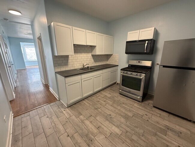 Building Photo - 411 N Hamlin Ave