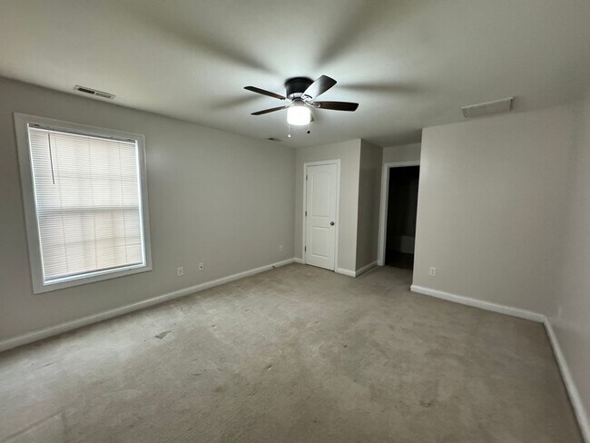 Building Photo - Beautiful 4 Bedroom in Kearney Ridge