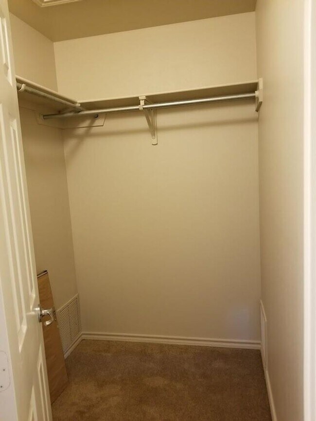 Building Photo - Pre-leasing for July.