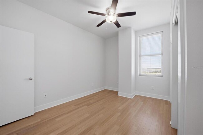 Building Photo - 1208 E Kennedy Blvd