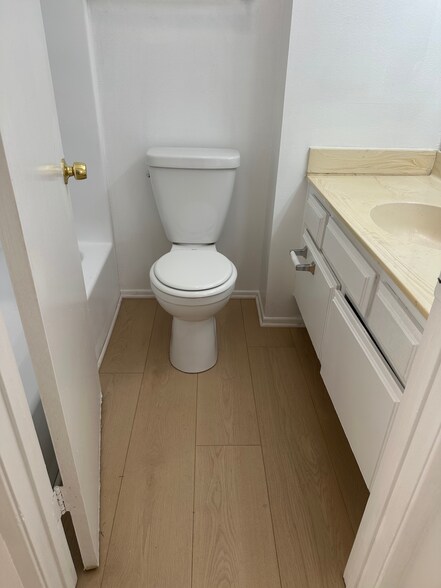 Building Photo - 231 N Isabel St