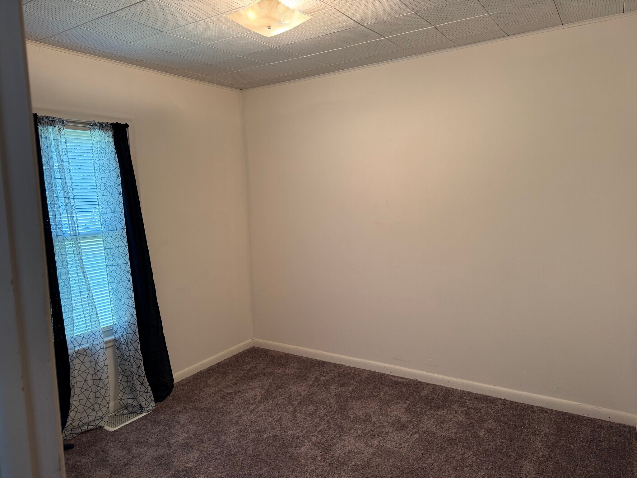 Building Photo - 4674 Lakeborn Dr