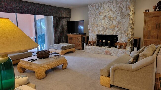 Building Photo - 638 S Owl Dr