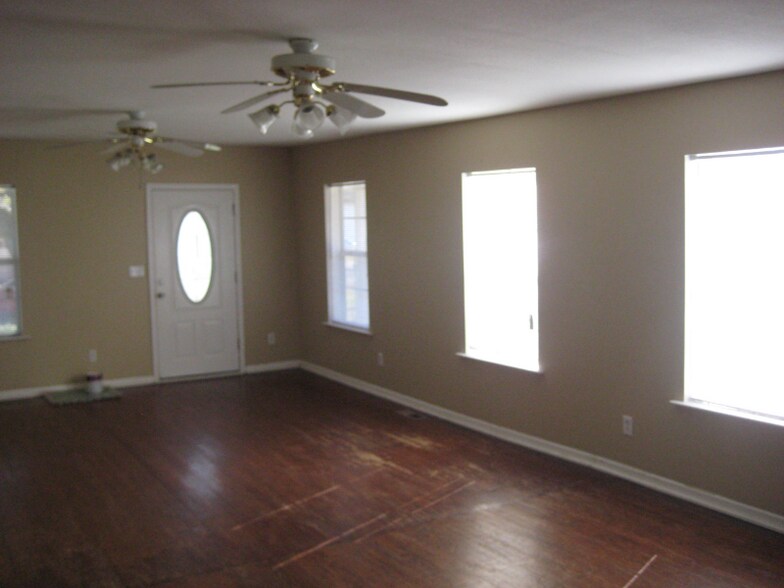 Building Photo - 3307 Clopton St SW