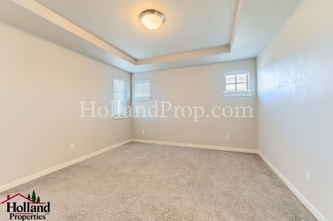 Building Photo - ** NEW PRICE ** Gorgeous 3-Bed Hillsboro Home with a Fenced Yard!