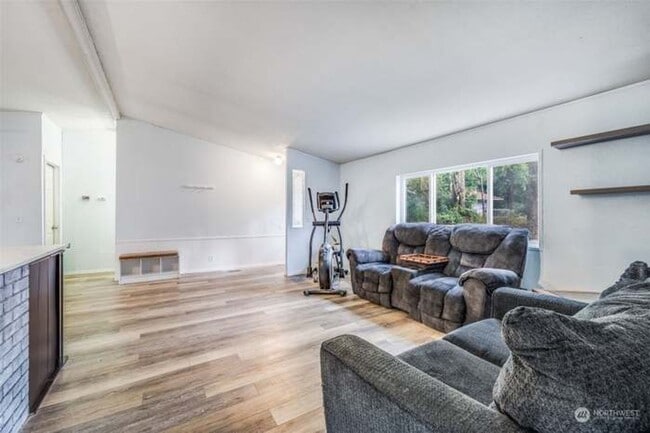 Building Photo - 3 bedroom in Timberlakes