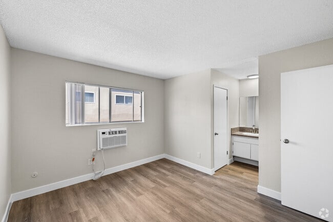 1BR, 1BA - 600SF - Bedroom - Collins Condominiums