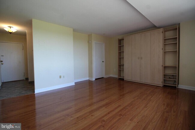 Building Photo - River Place #623-S
