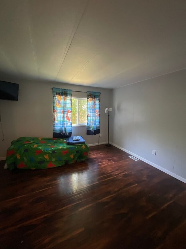 Building Photo - Charming 2 bedroom 2 bath house in Nisqual...