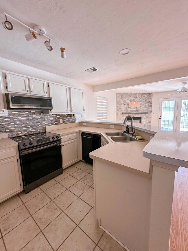 Building Photo - 5331 Pandoria Ave