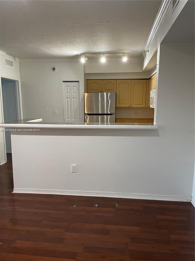 Building Photo - 6861 SW 44th St