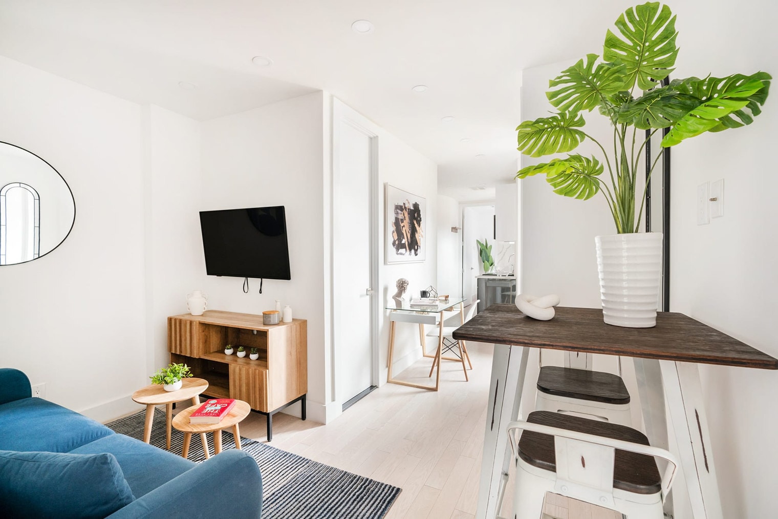 Building Photo - 515 W 48th St