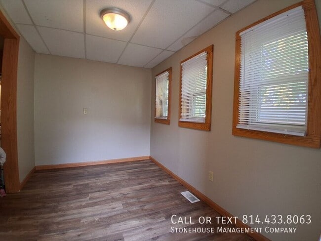 Building Photo - 1302 W 25th St