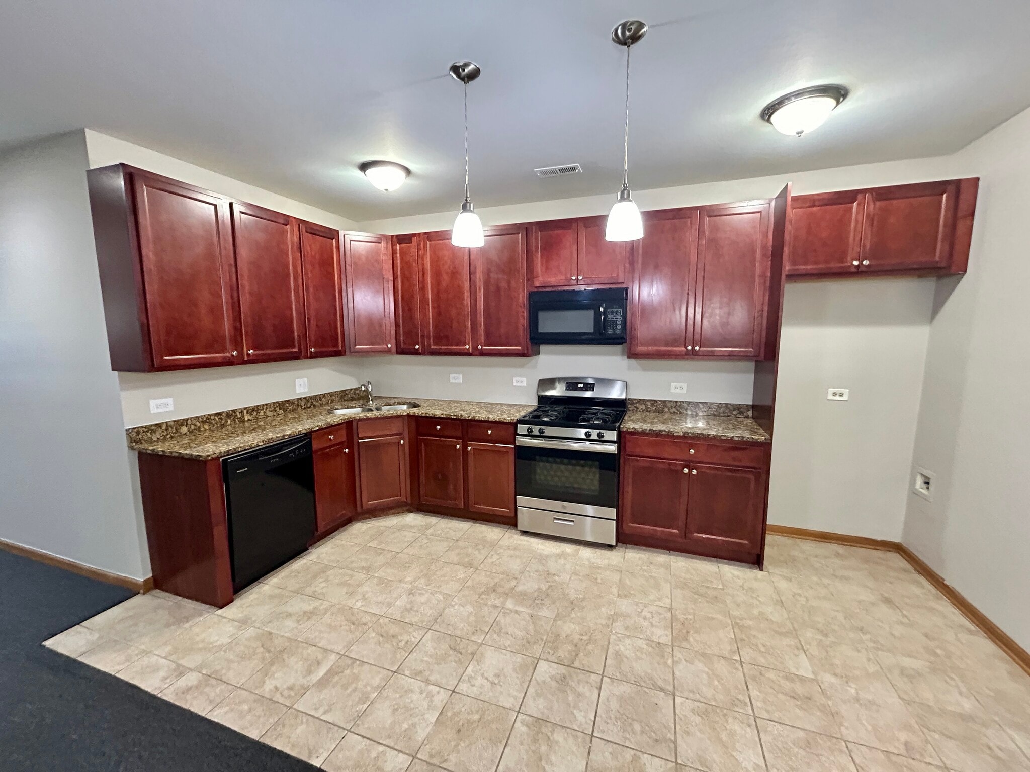 Building Photo - 5642 S Prairie Ave