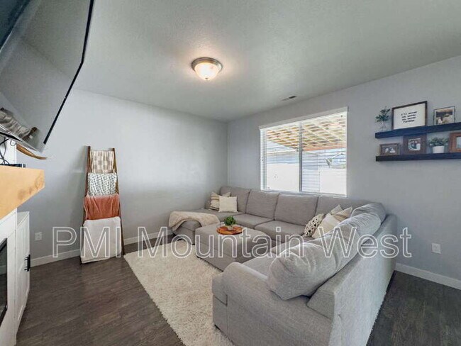 Building Photo - 3565 Water Lilly Ln