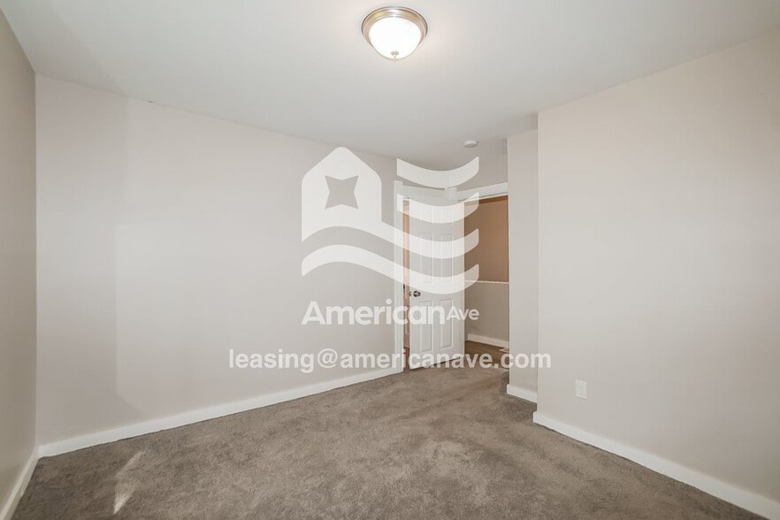 Building Photo - 4043 Vermaas Ave