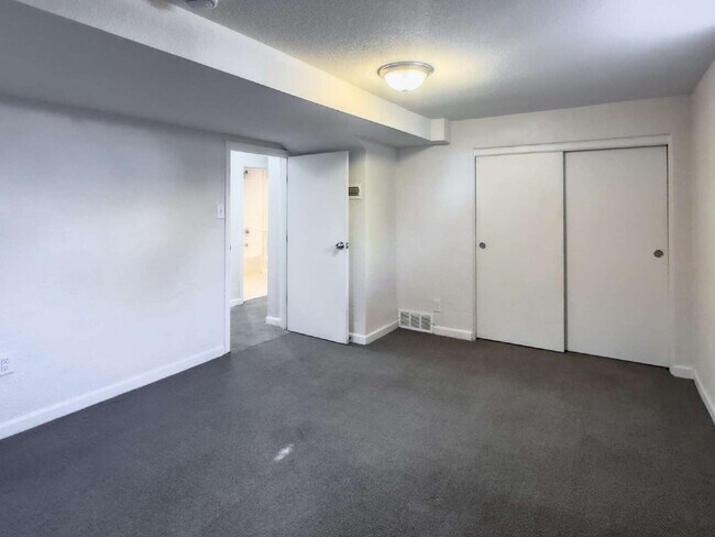 Building Photo - "Spacious 5-Bedroom Gem on Locust Street – 2,053 Sq. Ft. of Comfort in Denver's Heart!"