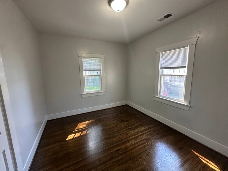 Building Photo - 5517 Avenue Q