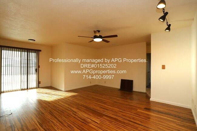 Building Photo - Newly renovated 3 bedroom / 2 bathroom hou...