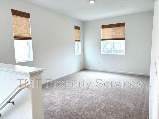 Building Photo - 10123 Blue Whale Wy
