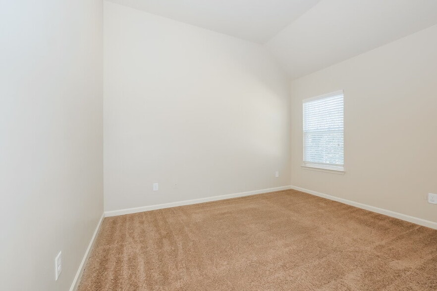 Building Photo - 917 Piedmont Dr