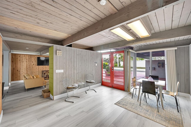 Building Photo - 234 Pine Ave