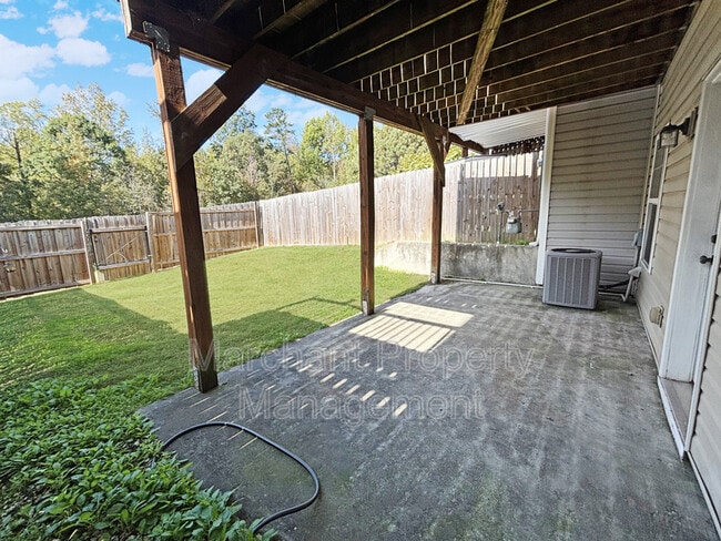 Building Photo - 301 Pampas Ct