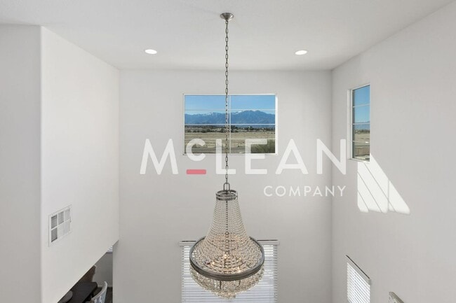 Building Photo - Gorgeous 2-Story 4-Bedroom Home with Loft ...
