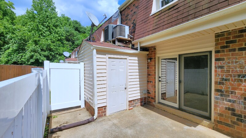 Building Photo - 716 Shawnee Dr