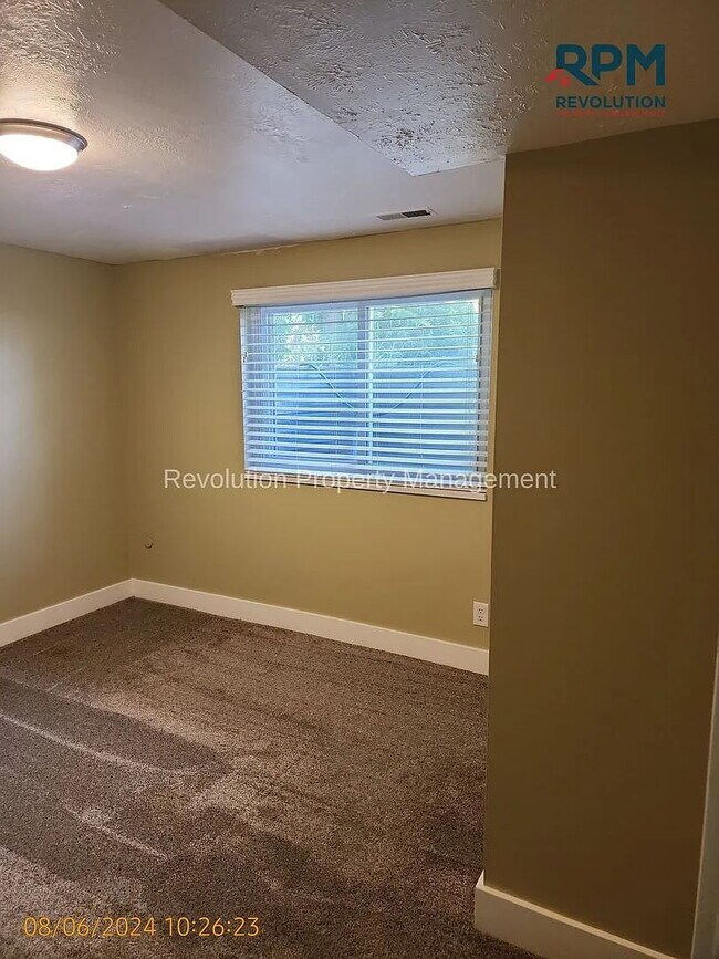 Building Photo - Charming 4-Bed Kaysville Home