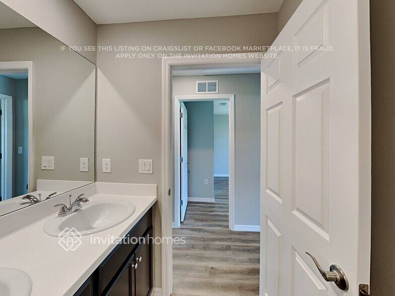 Building Photo - 625 NE Juanita Pl