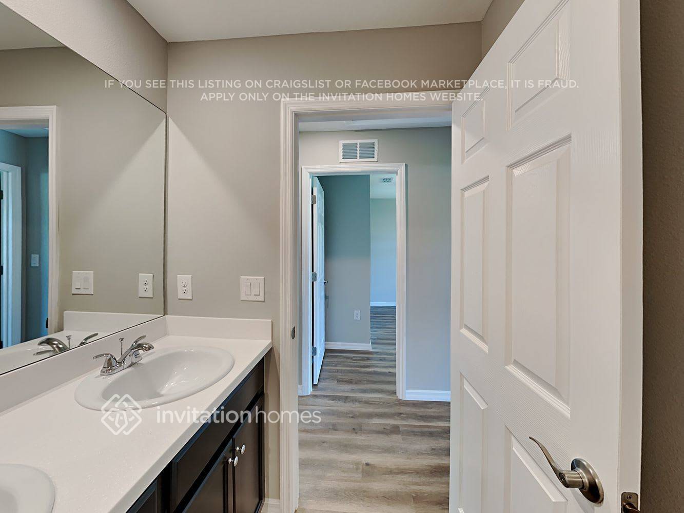 Building Photo - 703 NE Juanita Pl