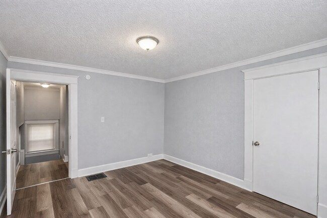 Building Photo - 1051 N Mount Street