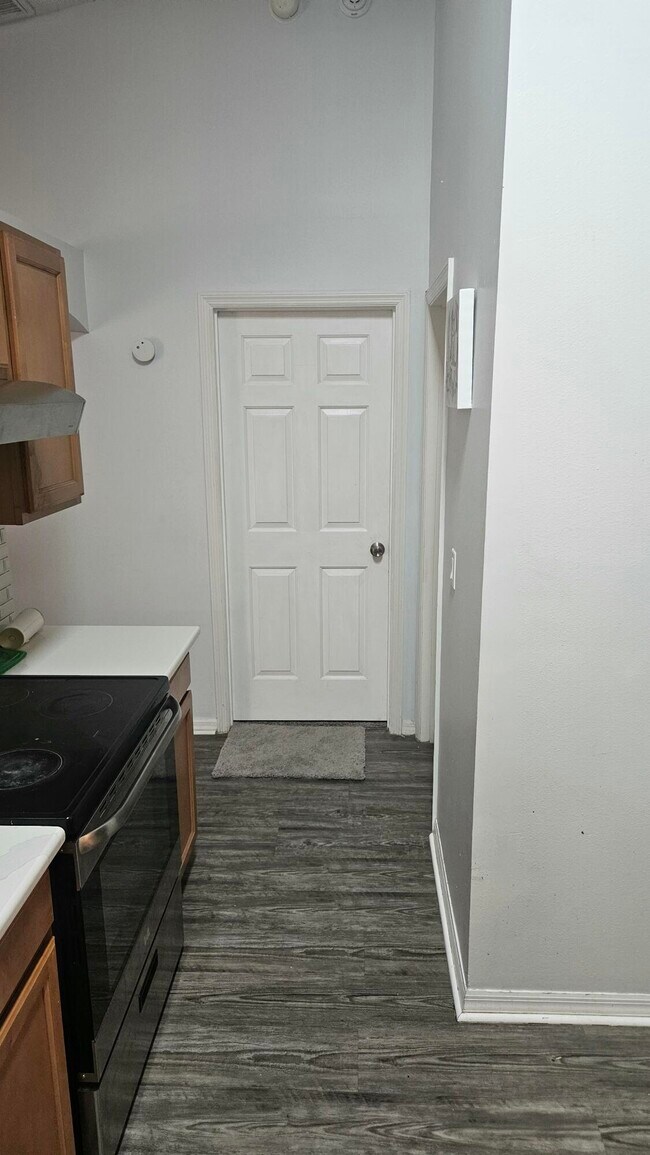 Building Photo - 9024 100th Ct