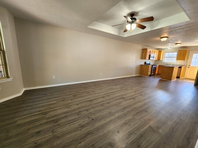 Building Photo - Spacious 3-Bedroom, 2-Bathroom Home AVAILABLE NOW!!