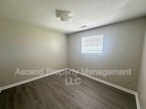 Building Photo - 582 Withrow Rd