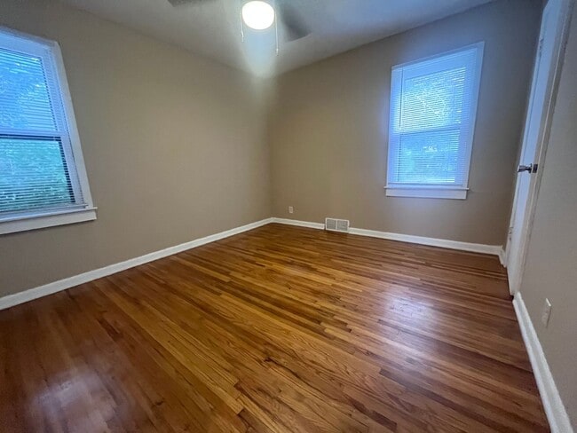 Building Photo - Cute 3 bedroom, 1 bath home