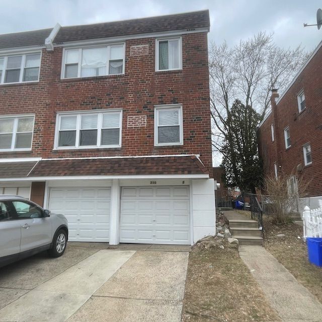 Building Photo - 210 Lockart Terrace