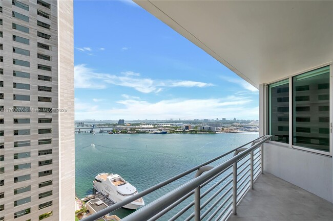 Primary Photo - 335 S Biscayne Blvd