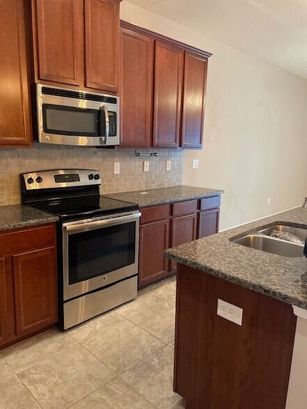 Building Photo - 10425 Yellow Spice Ct
